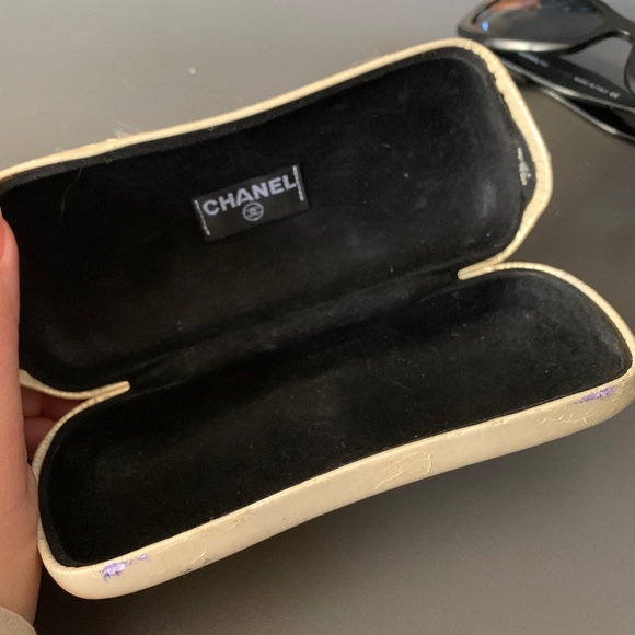 Vintage Chanel quilted sunglasses. - Picture 10 of 10